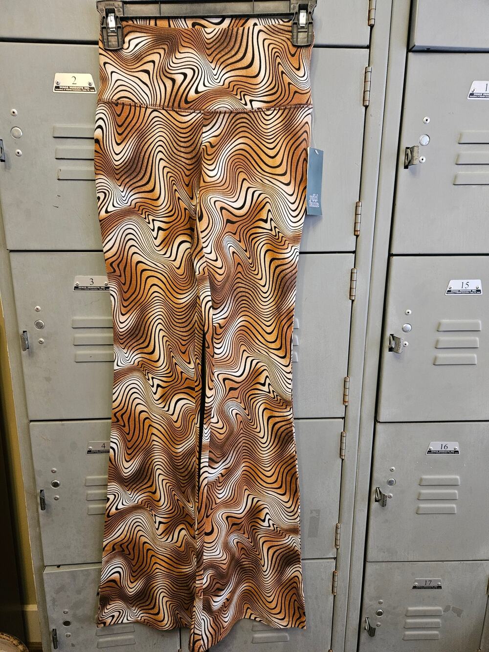 Wild Fable Women's Brown Swirl High Waist Flare Leggings Size XS New with tags